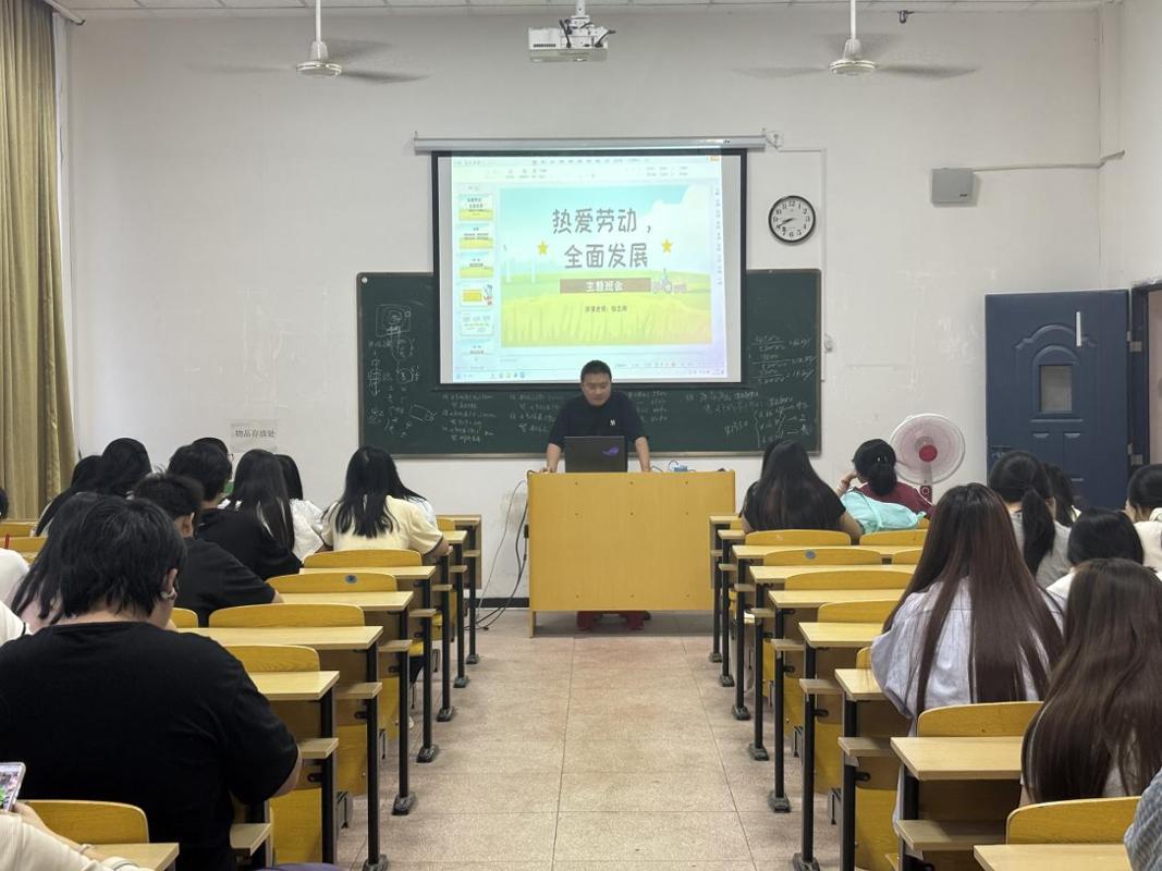 電子商務(wù)與管理系開展2025年勞動教育宣傳展示月系列活動 以市場營銷策劃服務(wù)深化實踐育人
